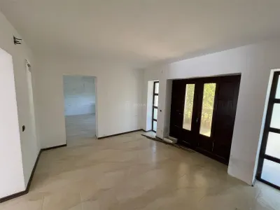 Villa Independiente - Petresti Corbeanca - 9 Dormitorios - 3 Baños - 533sqm - foto 11