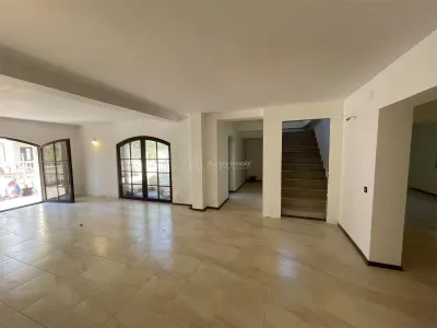 Villa Independiente - Petresti Corbeanca - 9 Dormitorios - 3 Baños - 533sqm - foto 7