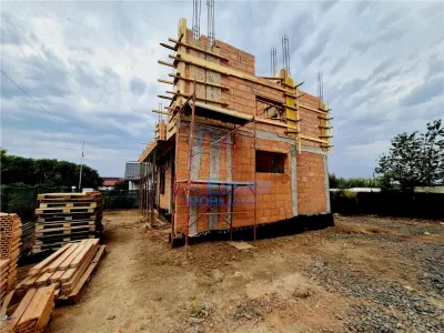 Vişan–Bărnova 独立式住宅 P+1 出售 享有壮观景观 - foto 3