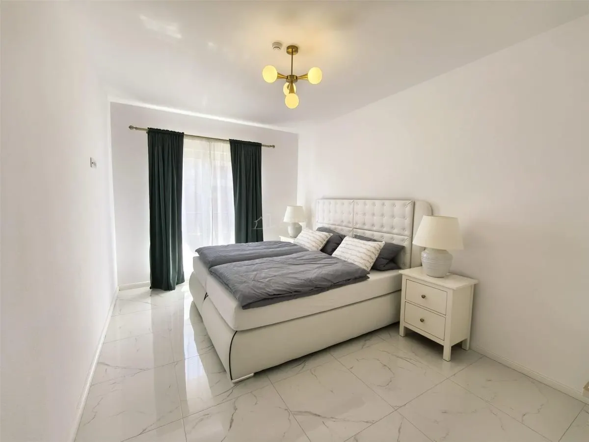 Apartament cu 3 camere si curte de vanzare - foto 11