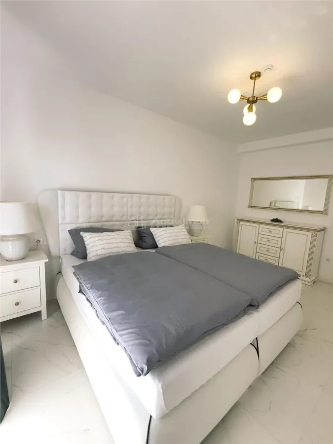 Apartament cu 3 camere si curte de vanzare - foto 12