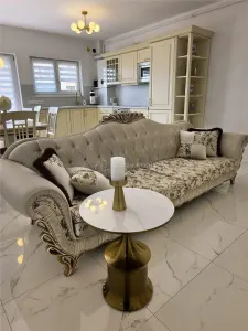 Apartament cu 3 camere si curte de vanzare - foto 3