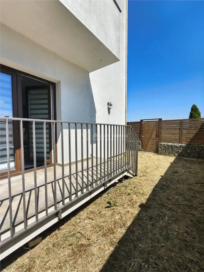 Apartament cu 3 camere si curte de vanzare - foto 21