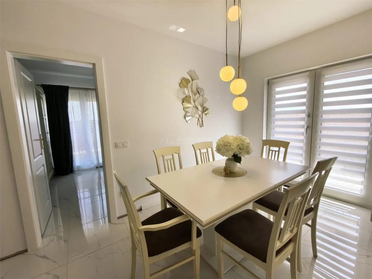 Apartament cu 3 camere si curte de vanzare - foto 4