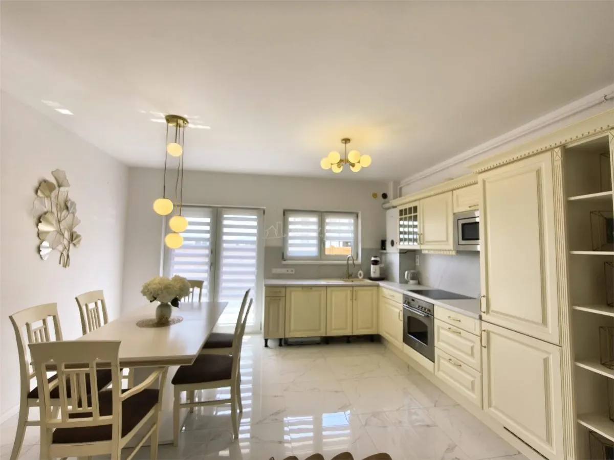 Apartament cu 3 camere si curte de vanzare - foto 6