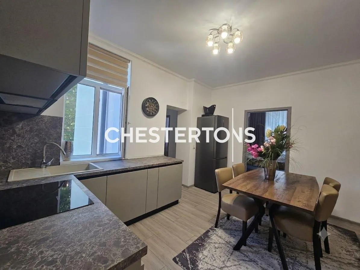 Premier Bail | Entièrement Neuf | Duplex 2 Chambres, Cour Privée et Terrasse, Centre Constanța - foto 2