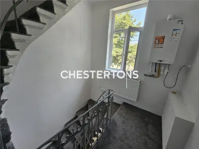 Premier Bail | Entièrement Neuf | Duplex 2 Chambres, Cour Privée et Terrasse, Centre Constanța - foto 16