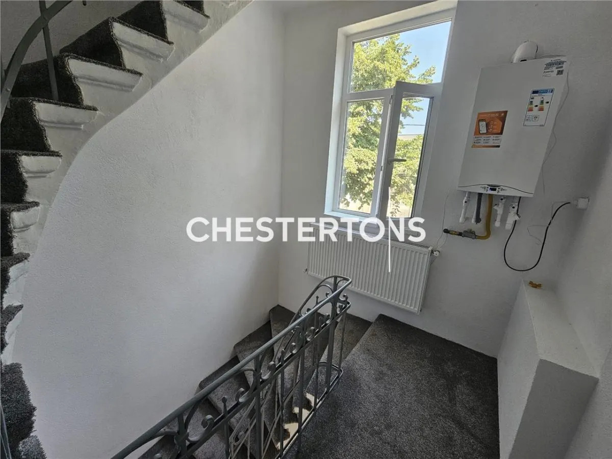 Premier Bail | Entièrement Neuf | Duplex 2 Chambres, Cour Privée et Terrasse, Centre Constanța - foto 16