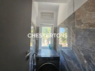 Premier Bail | Entièrement Neuf | Duplex 2 Chambres, Cour Privée et Terrasse, Centre Constanța - foto 17