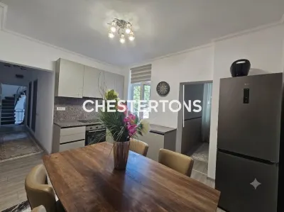 Premier Bail | Entièrement Neuf | Duplex 2 Chambres, Cour Privée et Terrasse, Centre Constanța - foto 3