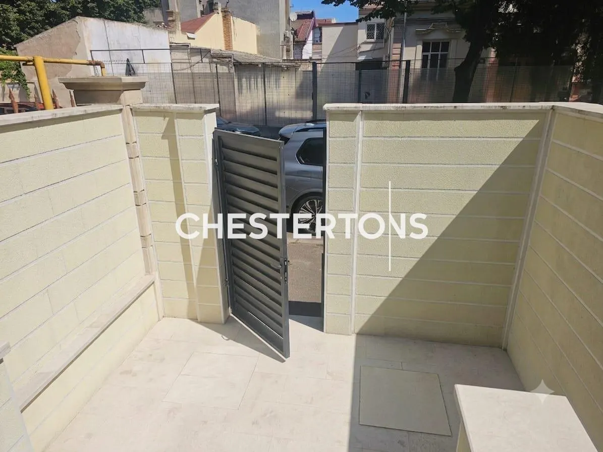 Premier Bail | Entièrement Neuf | Duplex 2 Chambres, Cour Privée et Terrasse, Centre Constanța - foto 10