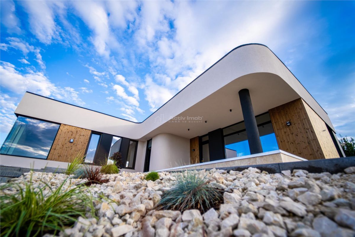 Villa de Lujo en Seciu con Materiales Premium y Vistas Excepcionales - Seciu