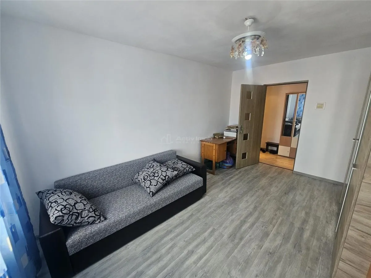 Resita, Appartement 3 Chambres, Meublé et Équipé, Calea Timisoarei - foto 19