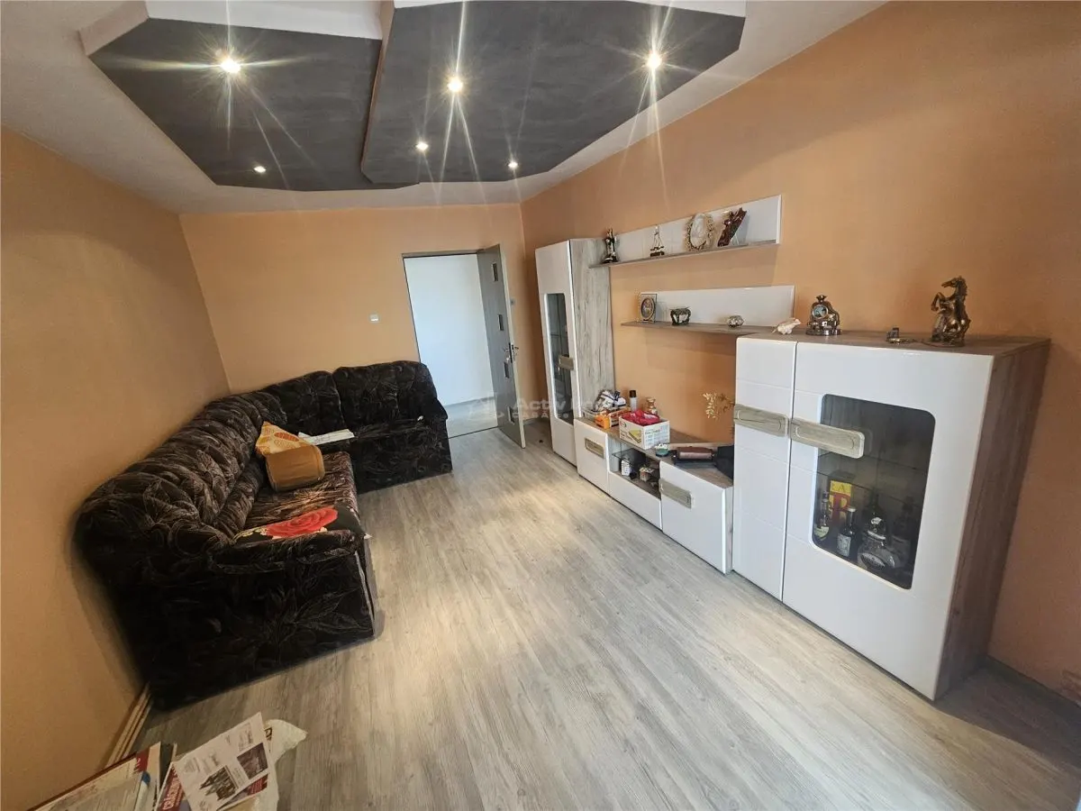 Resita, Appartement 3 Chambres, Meublé et Équipé, Calea Timisoarei - foto 4
