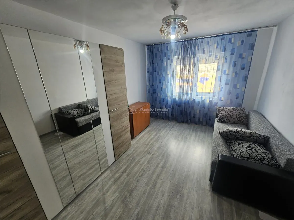 Resita, Appartement 3 Chambres, Meublé et Équipé, Calea Timisoarei - foto 6