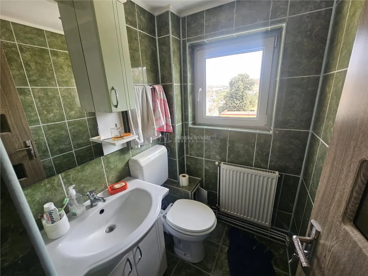 Resita, Appartement 3 Chambres, Meublé et Équipé, Calea Timisoarei - foto 9