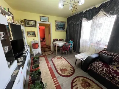 Caransebes, 2-Bedroom Split-Layout Apartment, Cathedral Quarter - foto 2