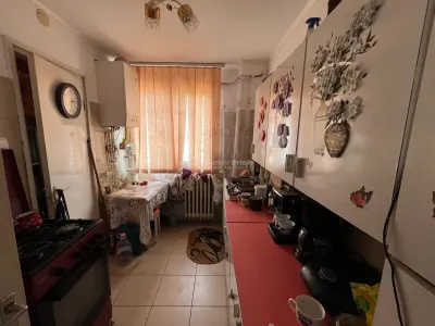 Caransebes, 2-Bedroom Split-Layout Apartment, Cathedral Quarter - foto 4