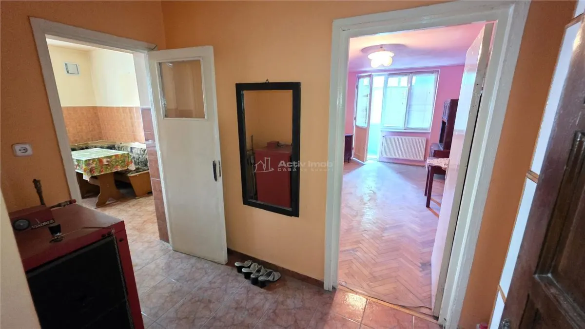 Apartment with 2 bedrooms for sale 50 sqm in Oravita, Vest area - foto 9