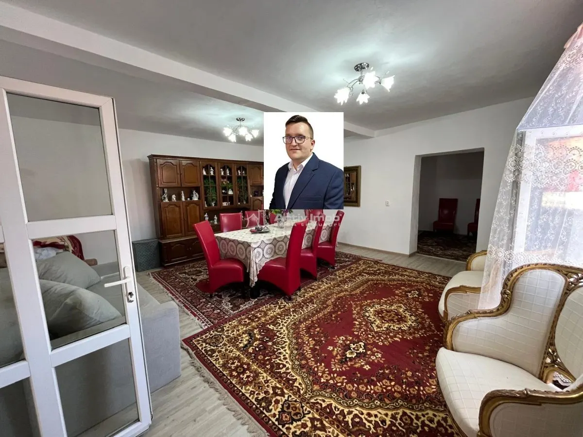 Caransebes, Casa la Curte, Zona Spitalului - foto 1