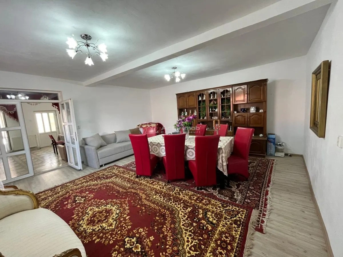 Caransebes, Casa la Curte, Zona Spitalului - foto 2