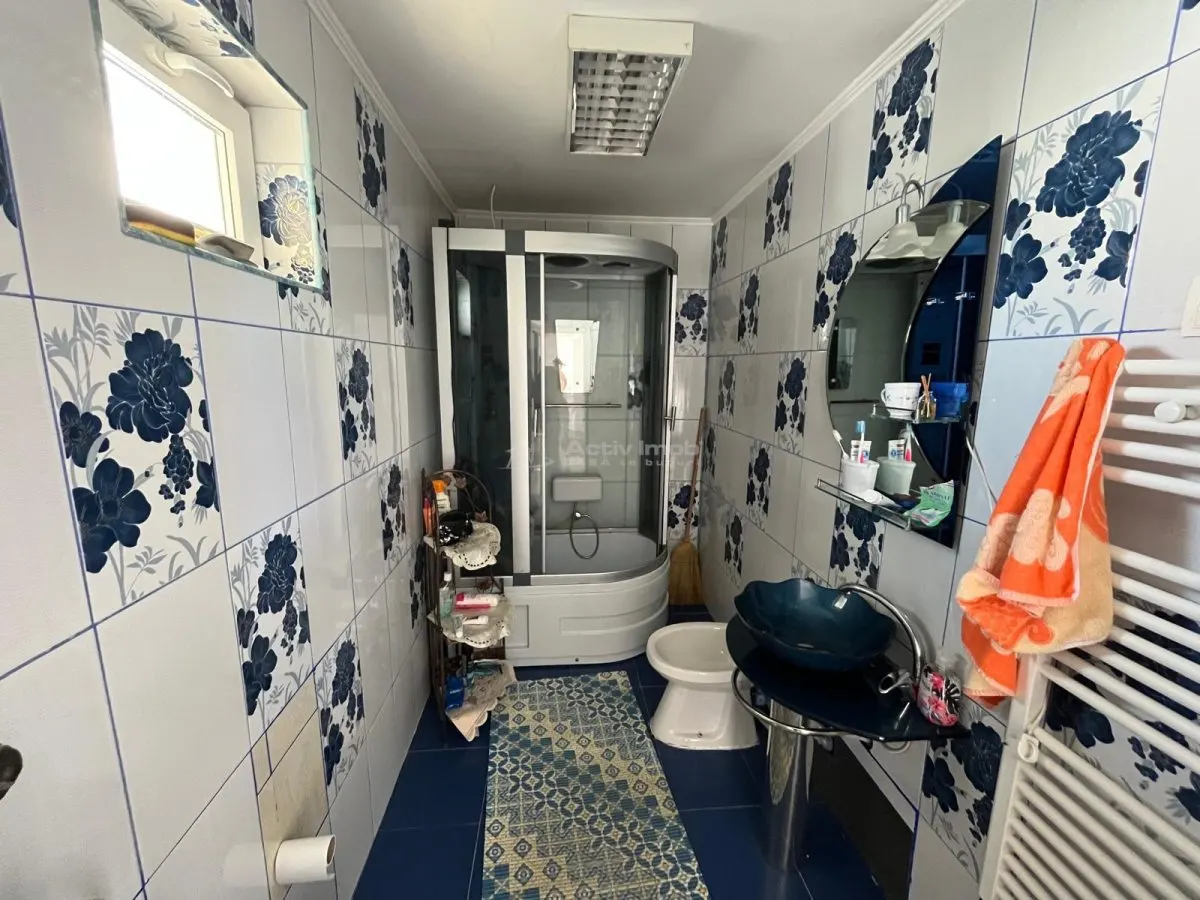Caransebes, Casa la Curte, Zona Spitalului - foto 12
