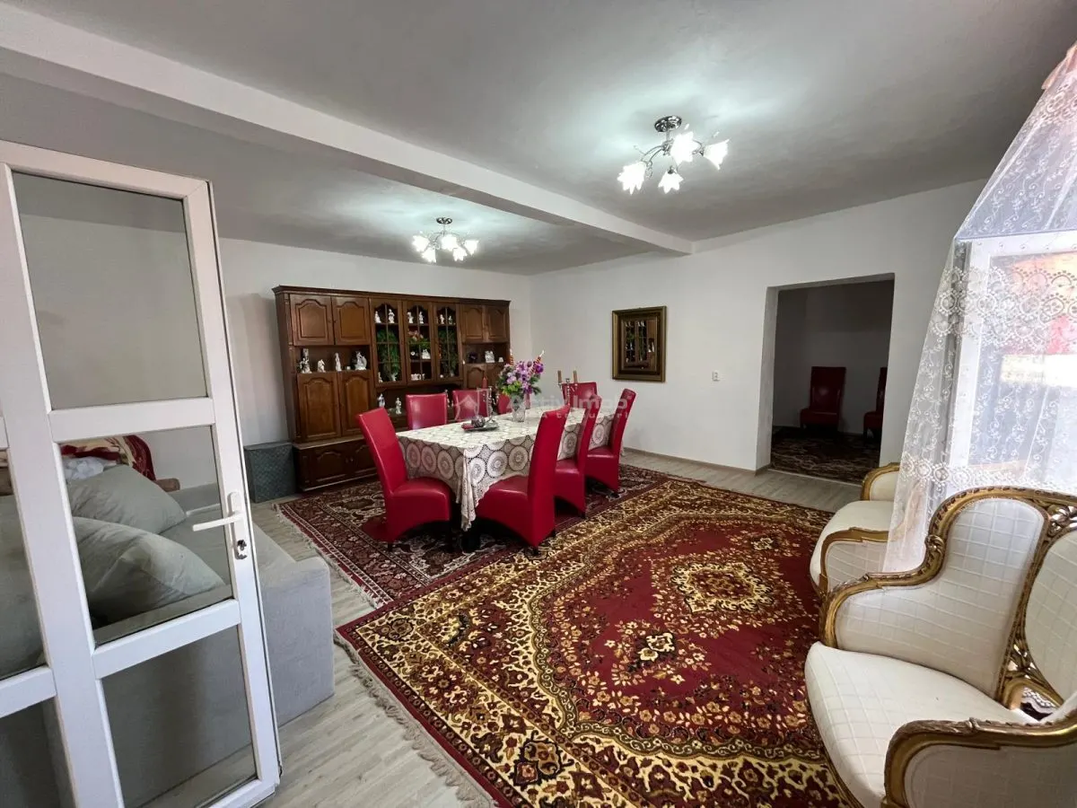 Caransebes, Casa la Curte, Zona Spitalului - foto 17