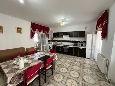 Caransebes, Casa la Curte, Zona Spitalului - foto 4