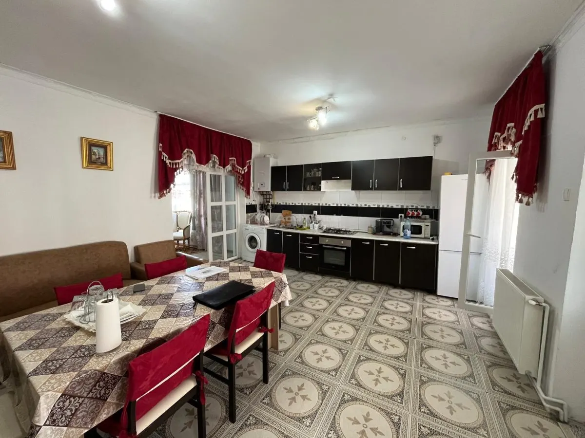 Caransebes, Casa la Curte, Zona Spitalului - foto 4