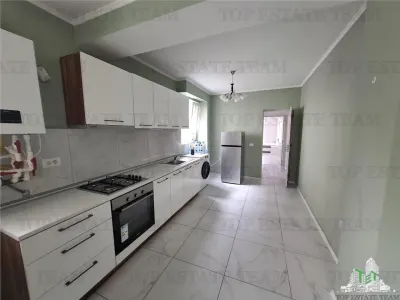 Villa à Vendre à Crevedia – Résidence Élégante ou Opportunité d'Investissement - foto 4