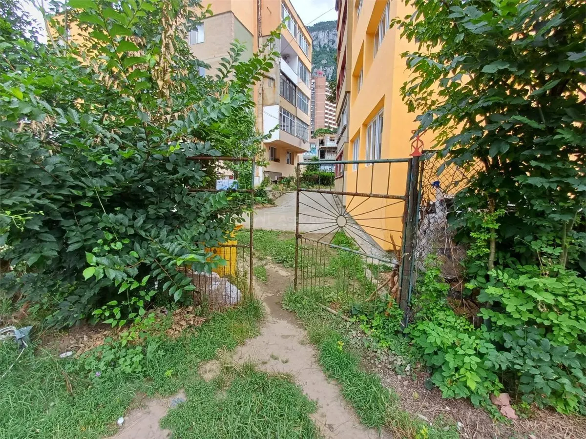 House / villa for sale 400 sqm in Baile Herculane, Central area - foto 15