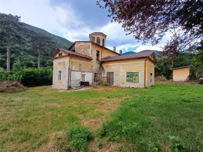 House / villa for sale 400 sqm in Baile Herculane, Central area - foto 3