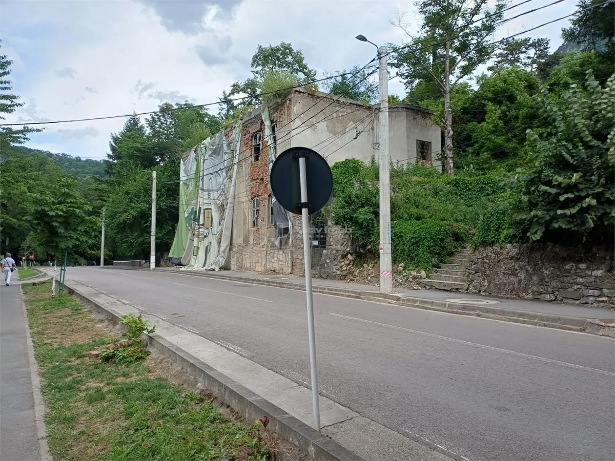 House / villa for sale 400 sqm in Baile Herculane, Central area - foto 10