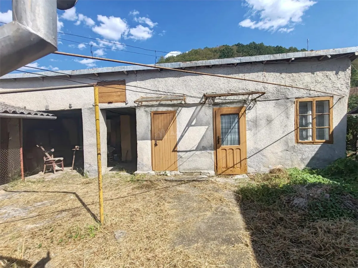 Bocsa Montana – Maison Familiale avec Véranda Généreuse - foto 25