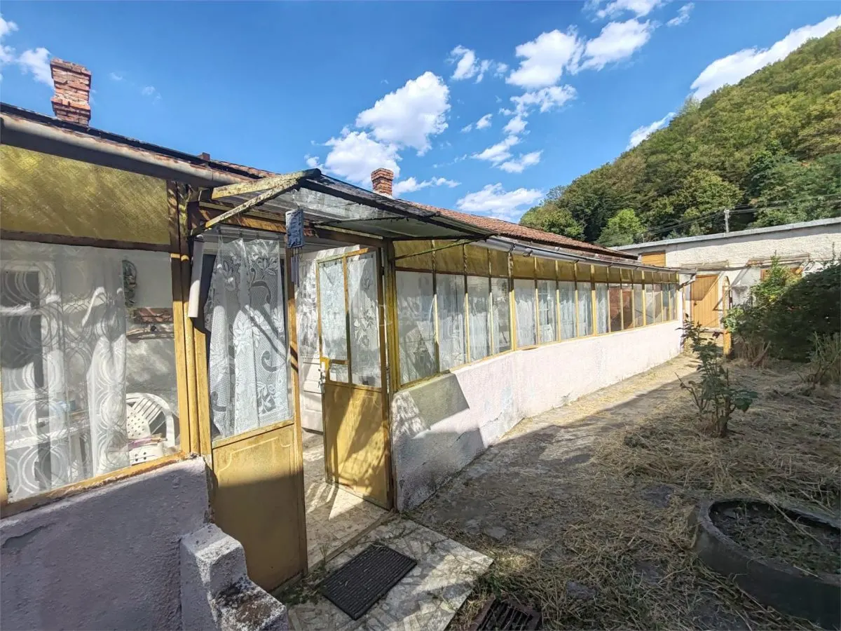Bocsa Montana – Maison Familiale avec Véranda Généreuse - foto 5
