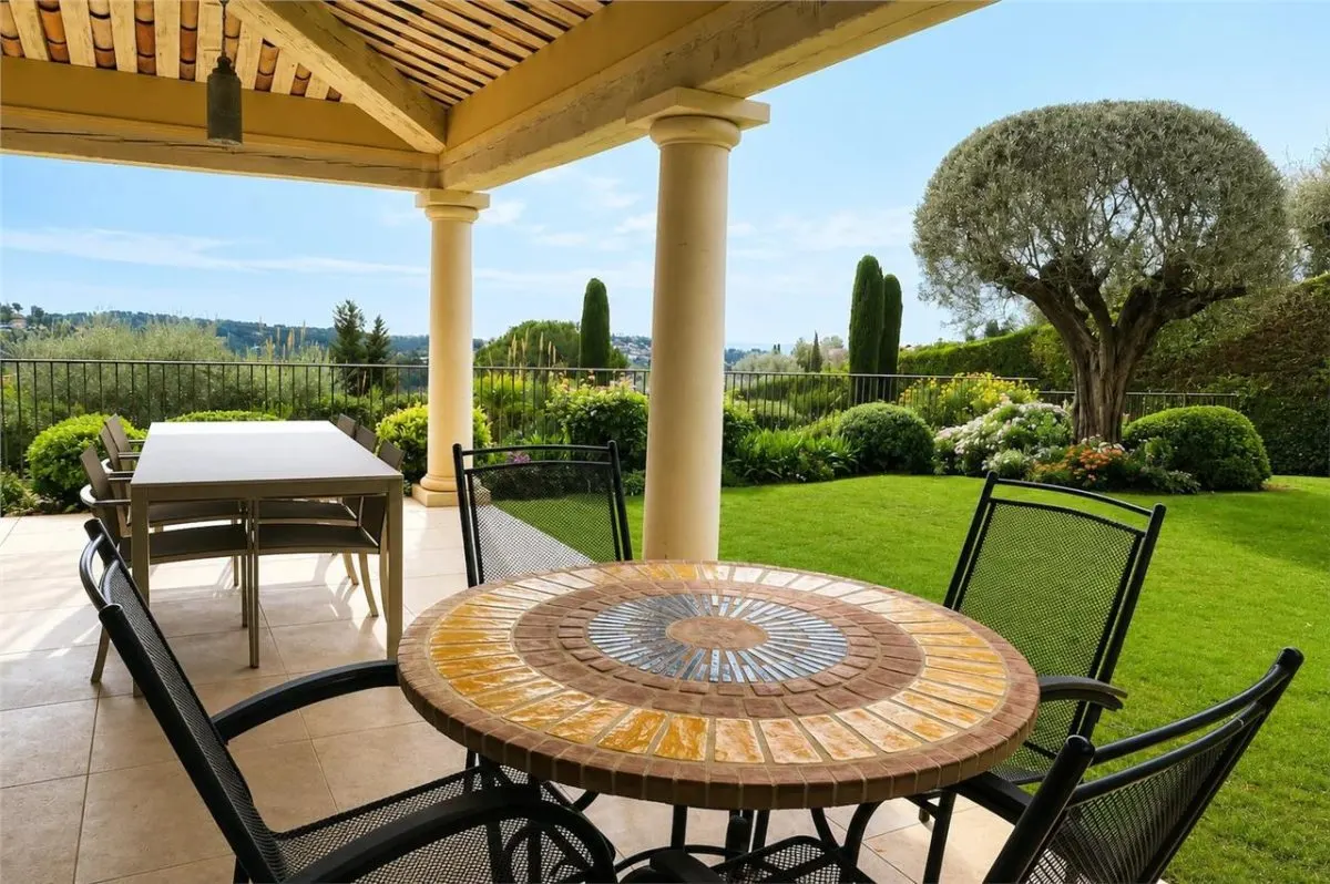 Villa for Sale in Alpes-Maritimes - foto 13