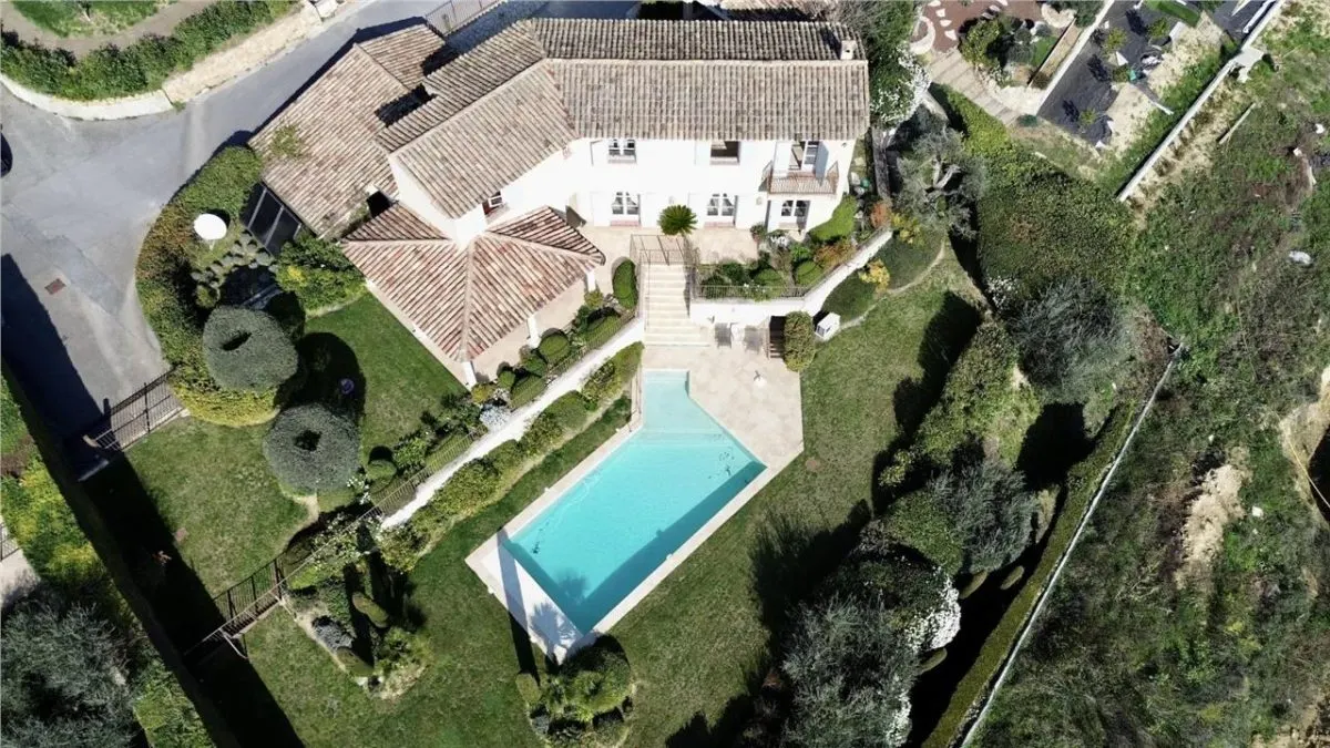 Villa for Sale in Alpes-Maritimes - foto 14