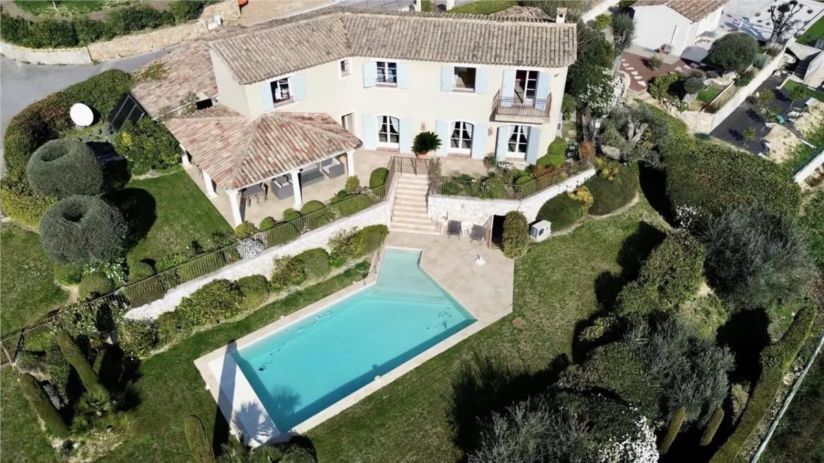 Villa for Sale in Alpes-Maritimes - foto 16