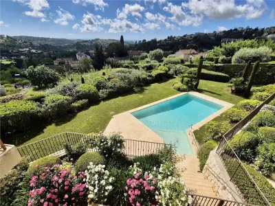 Villa for Sale in Alpes-Maritimes - foto 4