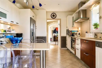 Villa for Sale in Alpes-Maritimes - foto 9