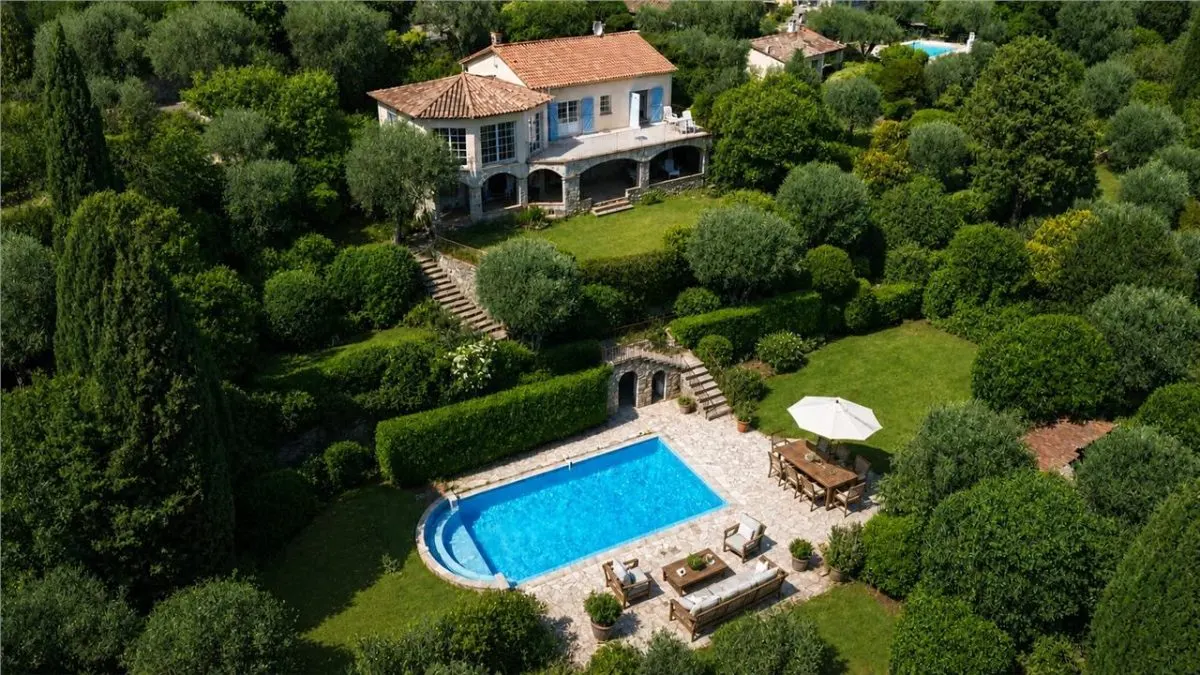 Villa for Sale in Alpes-Maritimes - foto 1