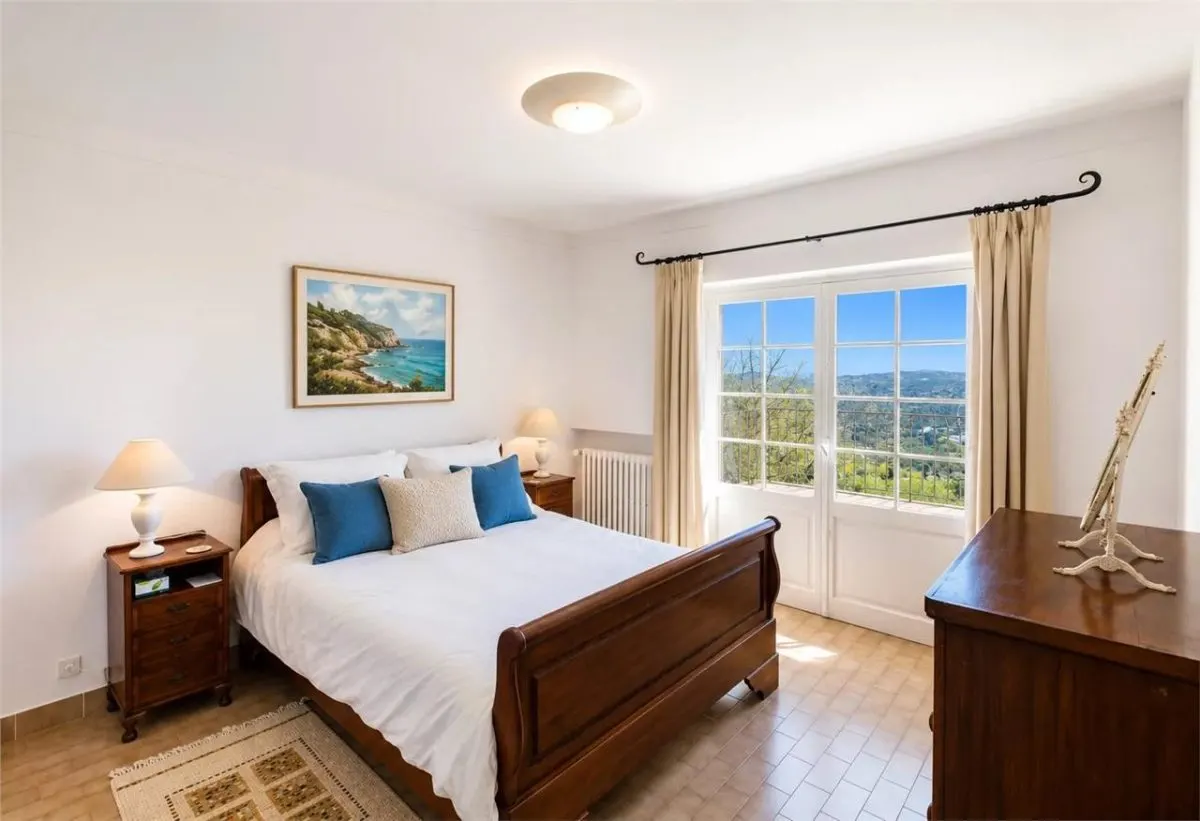 Villa for Sale in Alpes-Maritimes - foto 12