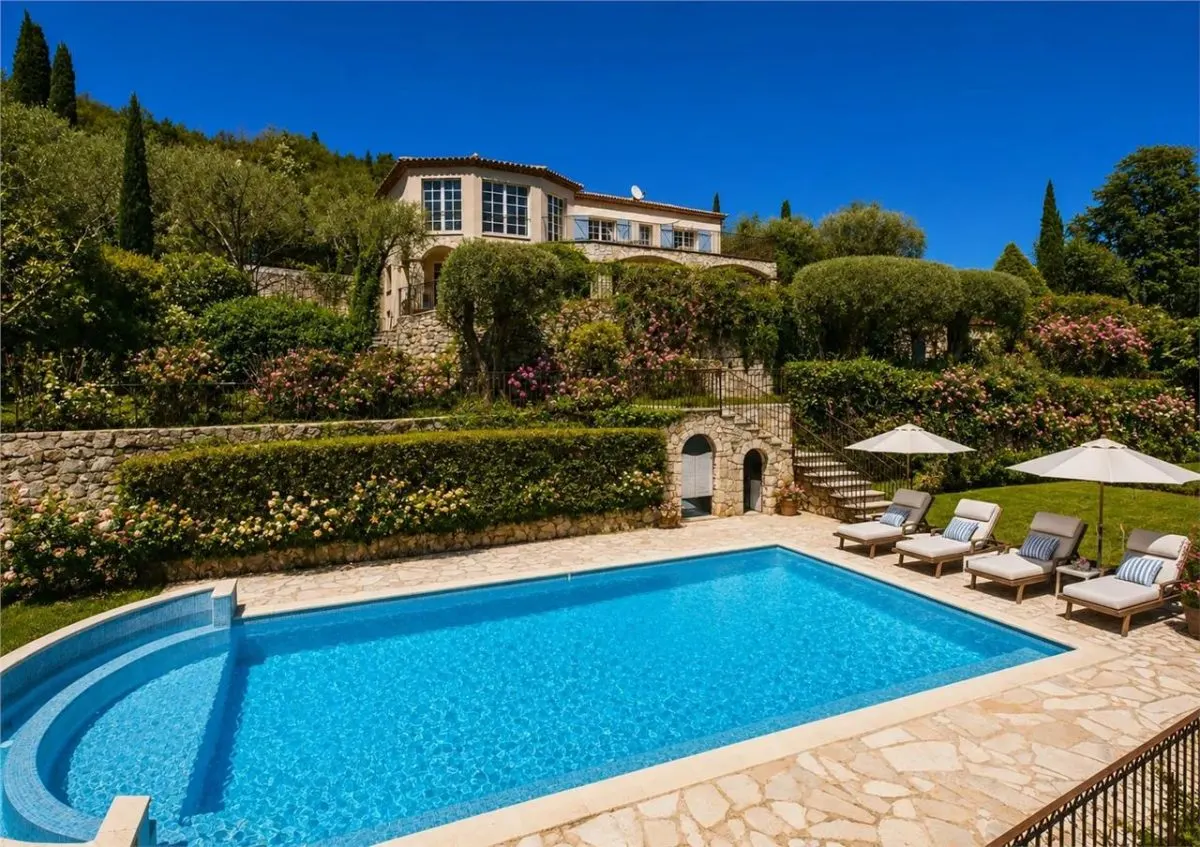 Villa for Sale in Alpes-Maritimes - foto 3