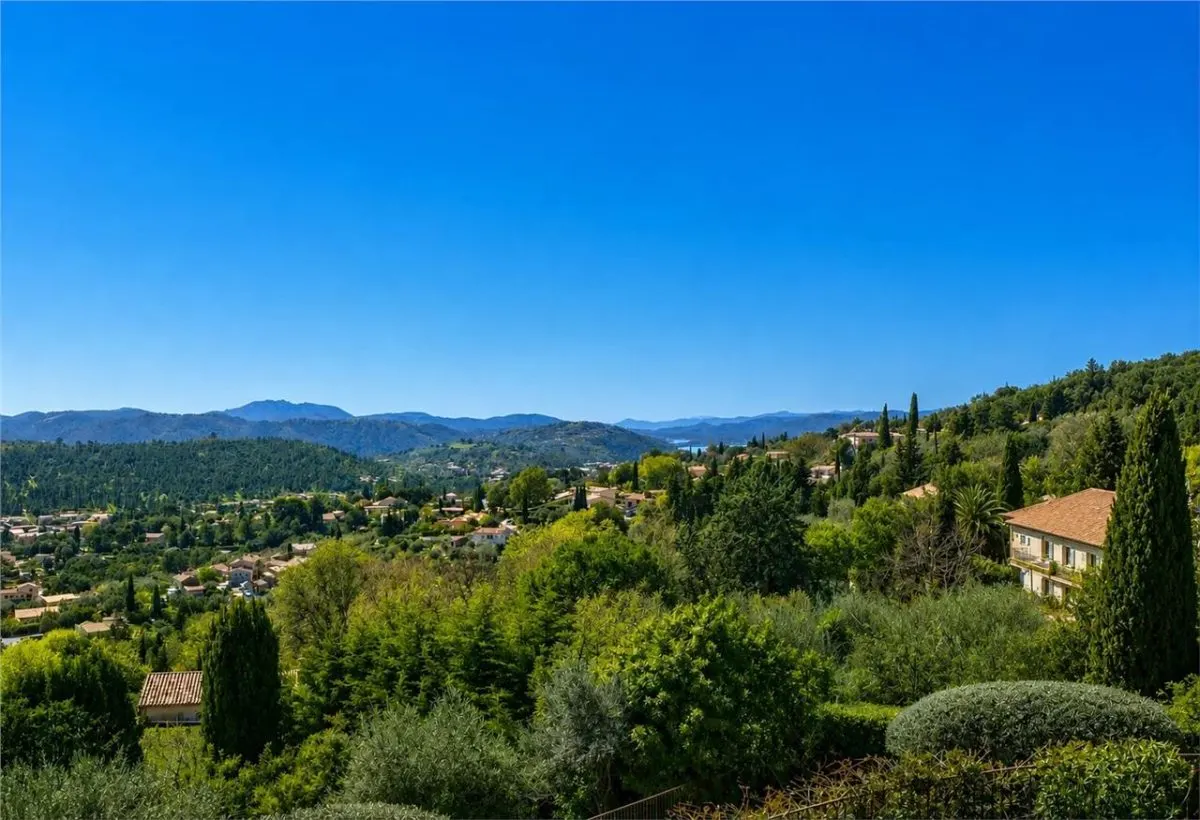 Villa for Sale in Alpes-Maritimes - foto 9