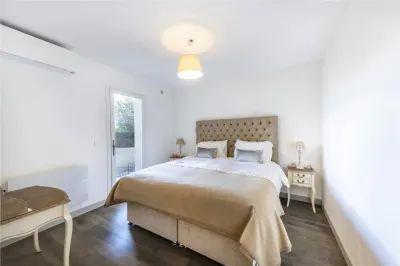 Villa for Sale in Alpes-Maritimes - foto 12