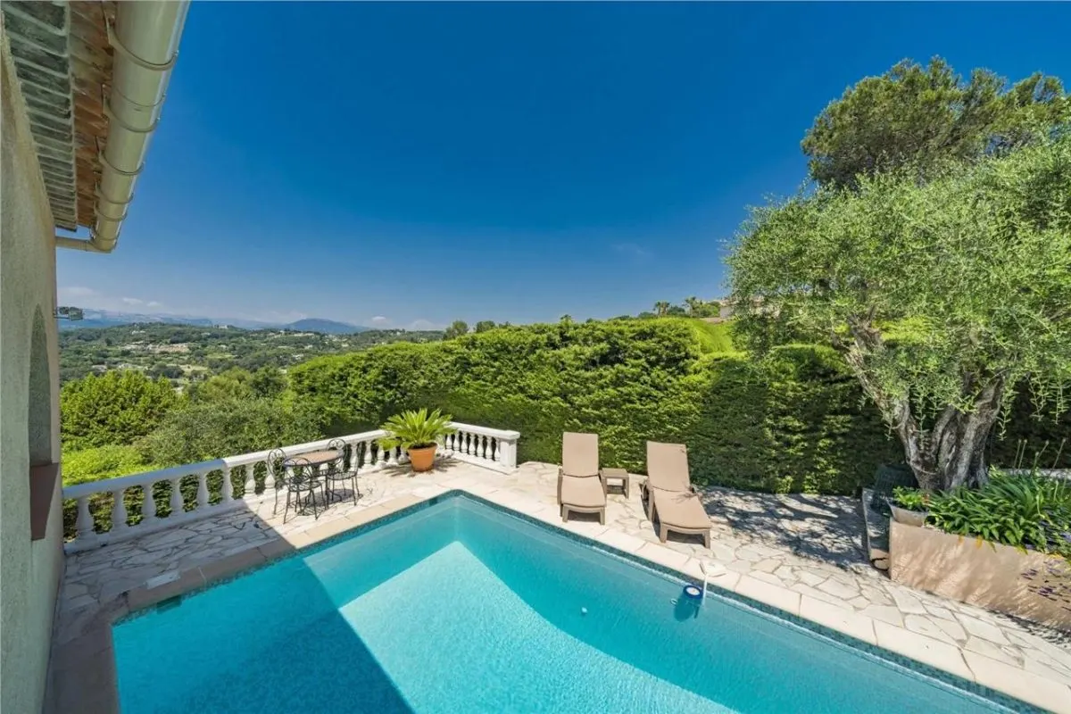 Villa for Sale in Alpes-Maritimes - foto 16