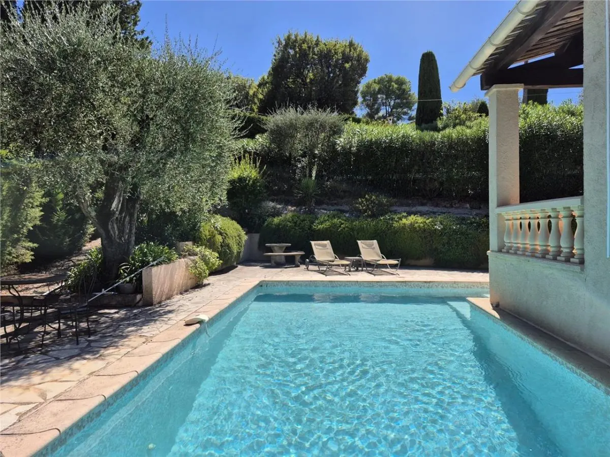 Villa for Sale in Alpes-Maritimes - foto 3