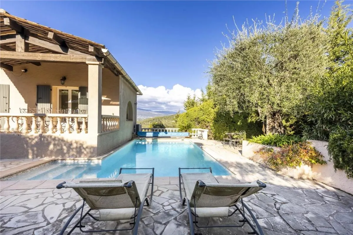Villa for Sale in Alpes-Maritimes - foto 4