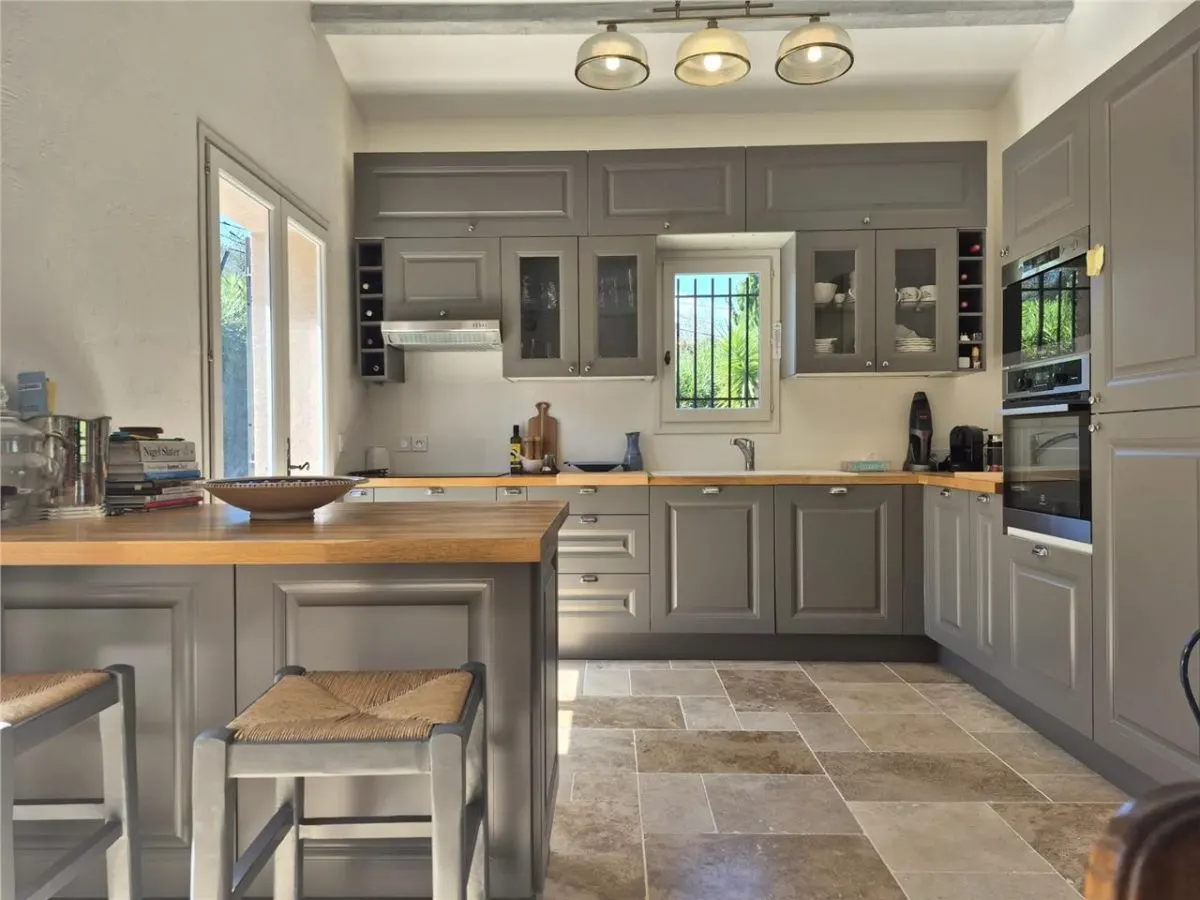 Villa for Sale in Alpes-Maritimes - foto 8