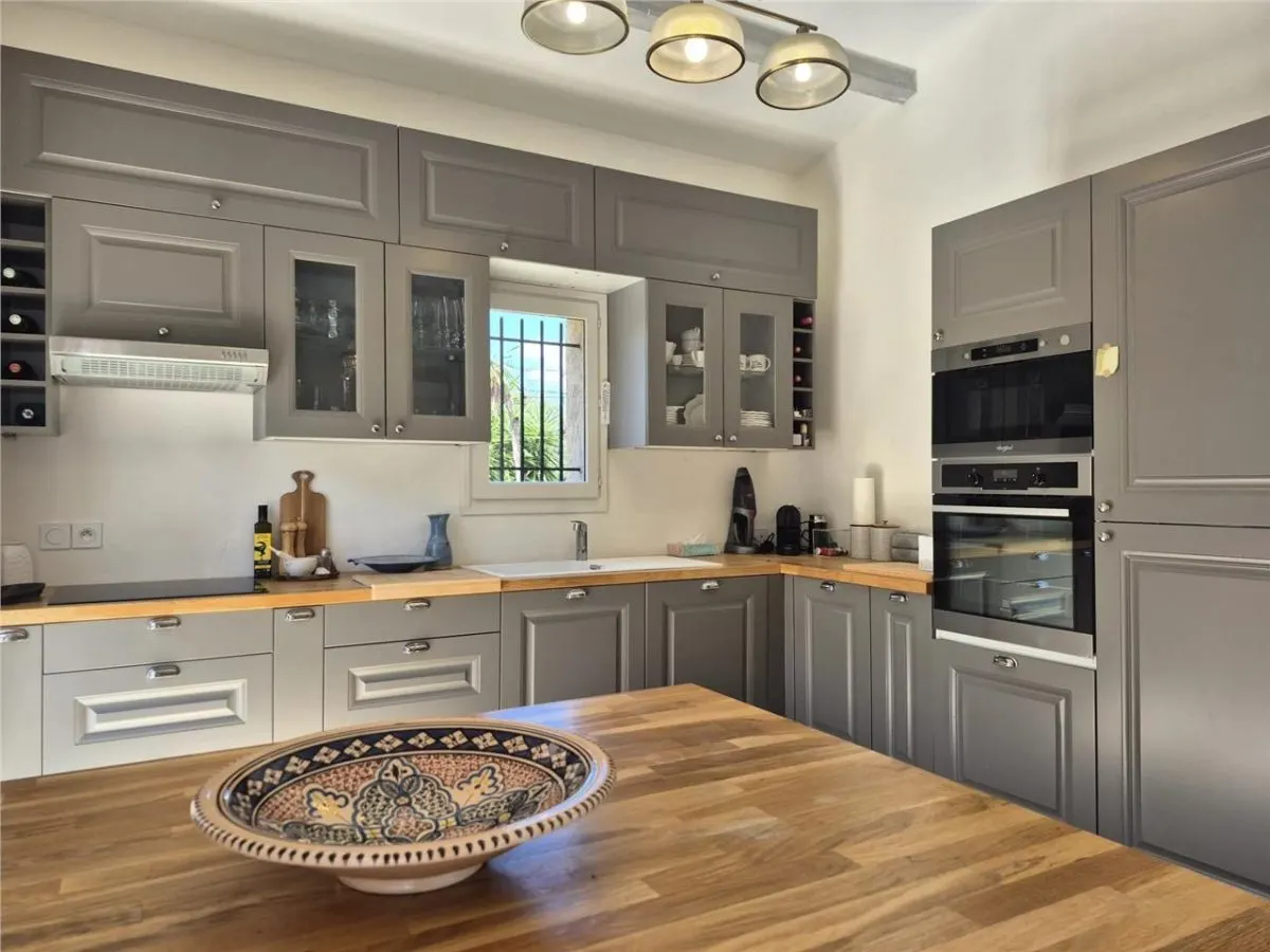Villa for Sale in Alpes-Maritimes - foto 9